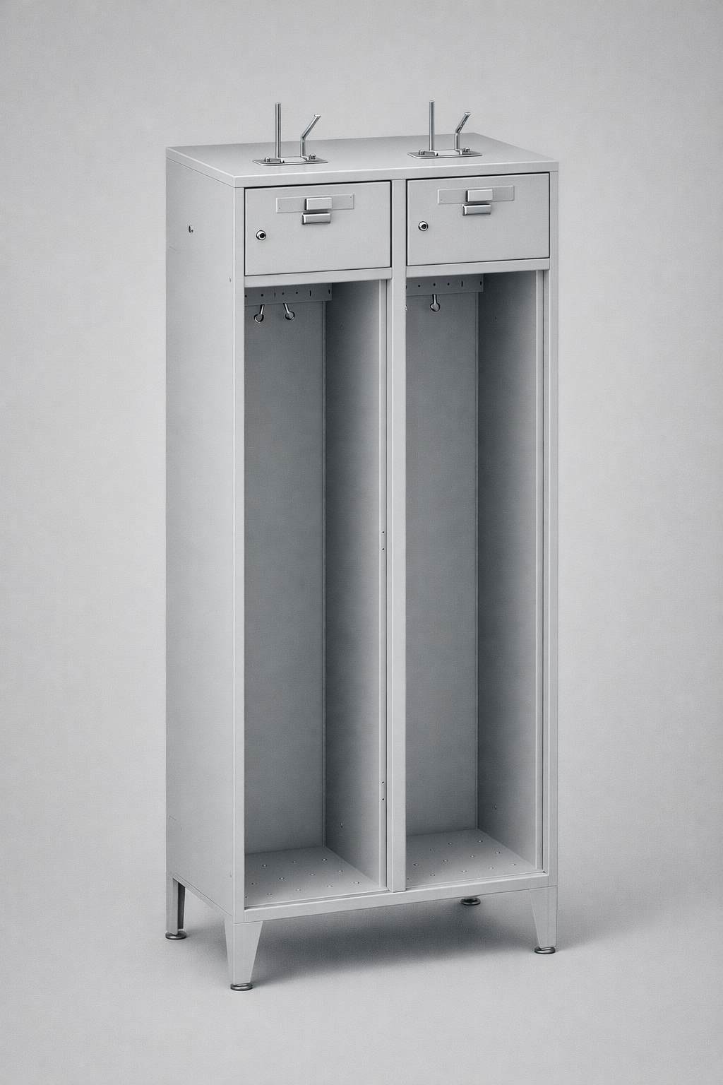 Mitarbeiterspind MSS 421 na nogach - geordnete persönliche Aufbewahrung und einen